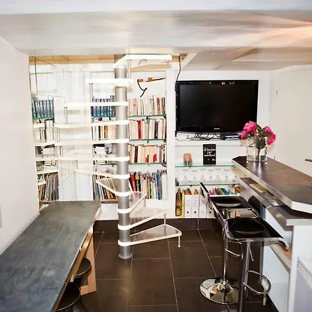 Flat Apartment *