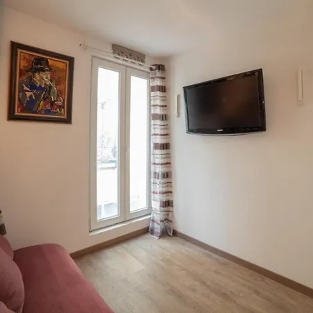 Flat Apartment *